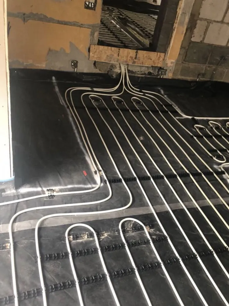 Underfloor heating pipework layout